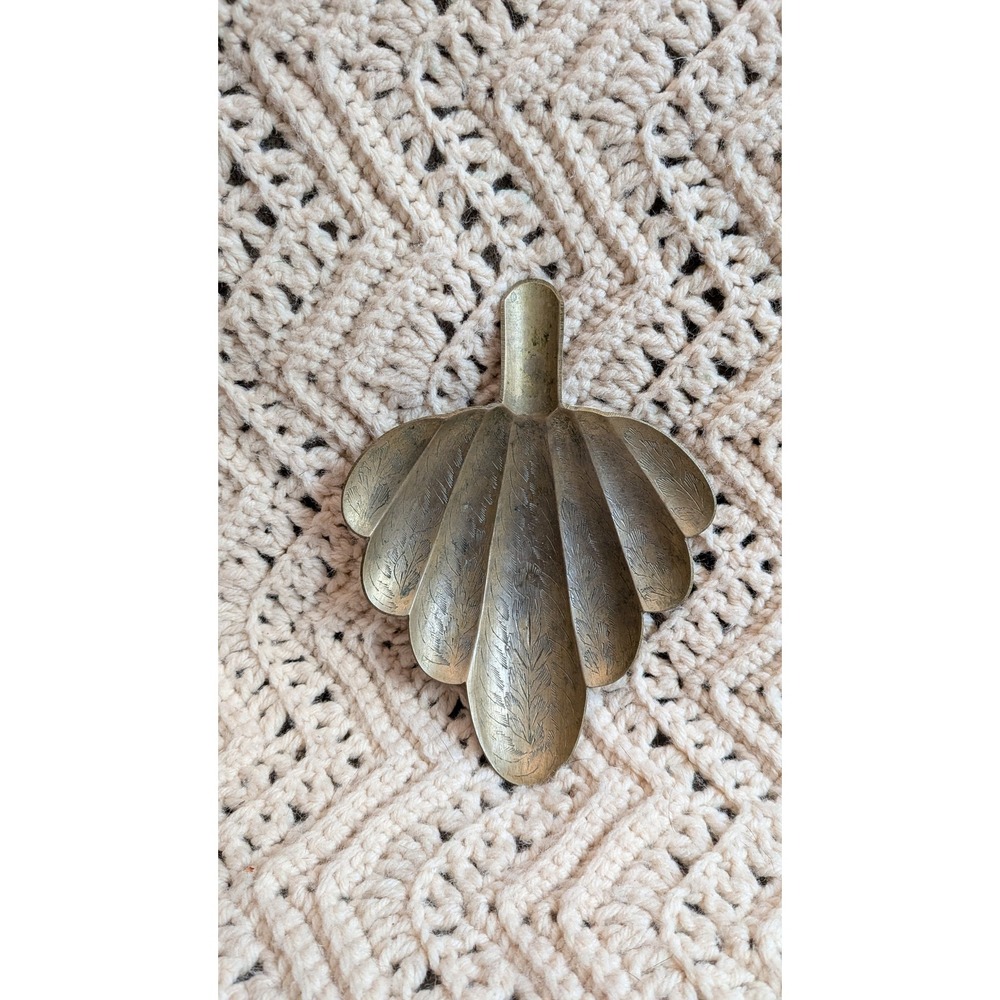 Vintage Brass Leaf Catchall Dish Etched Scalloped Trinket Tray Gold Tone 6.75"